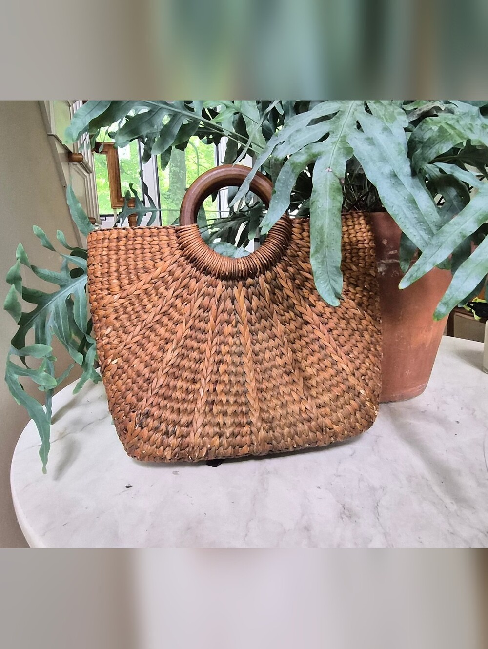Mien Hawaii Handwoven Raffia Tote Wood Handle Bag